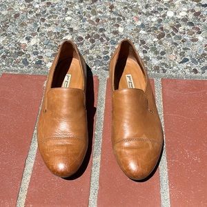 Paul Green loafer in size 7.5 (size 5 by Paul Green sizing). Tan color